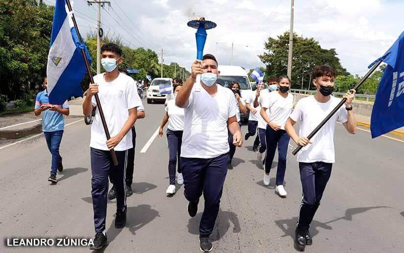 Estudiantes de Managua reciben Antorcha de la libertad