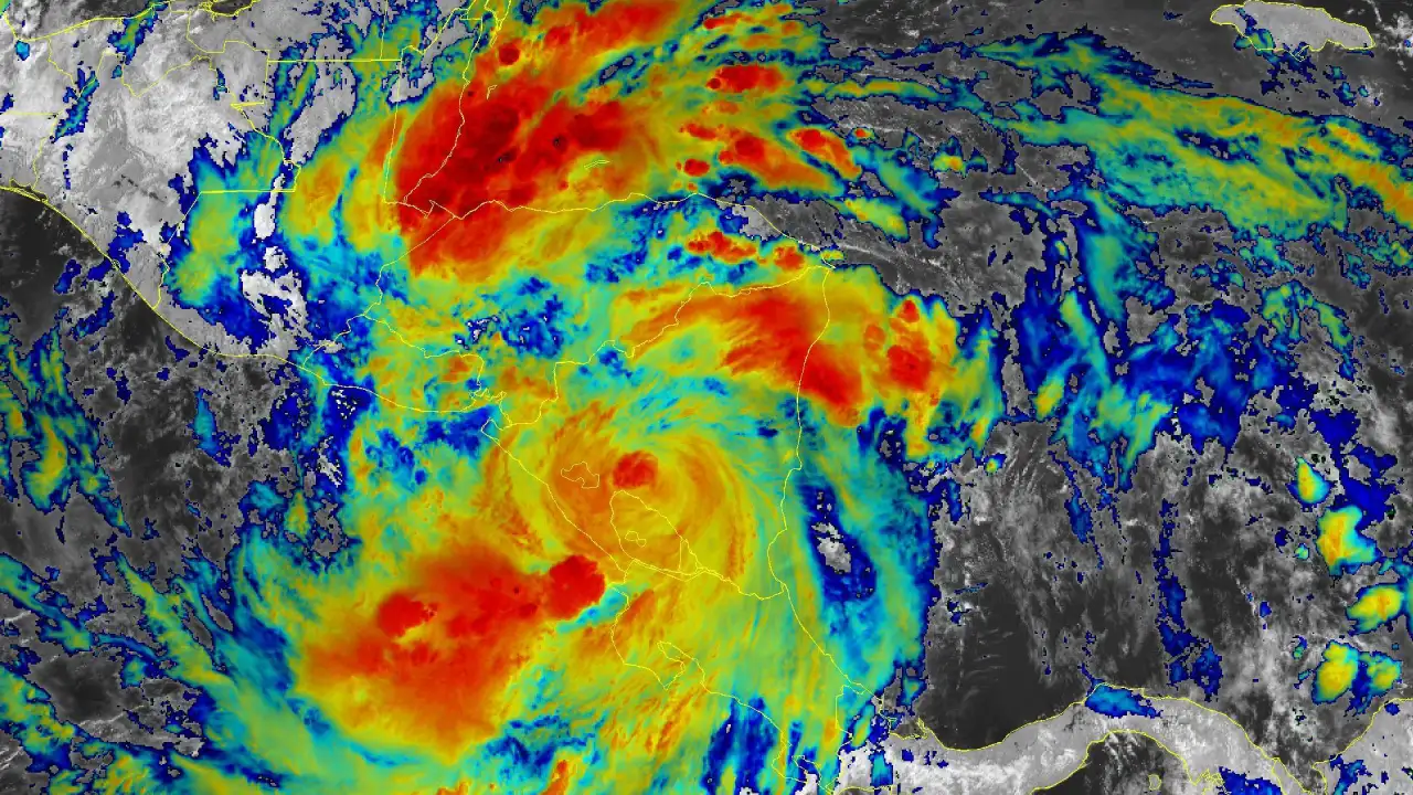 JULIA SE DEGRADA A TORMENTA TROPICAL Y AVANZA SOBRE NICARAGUA