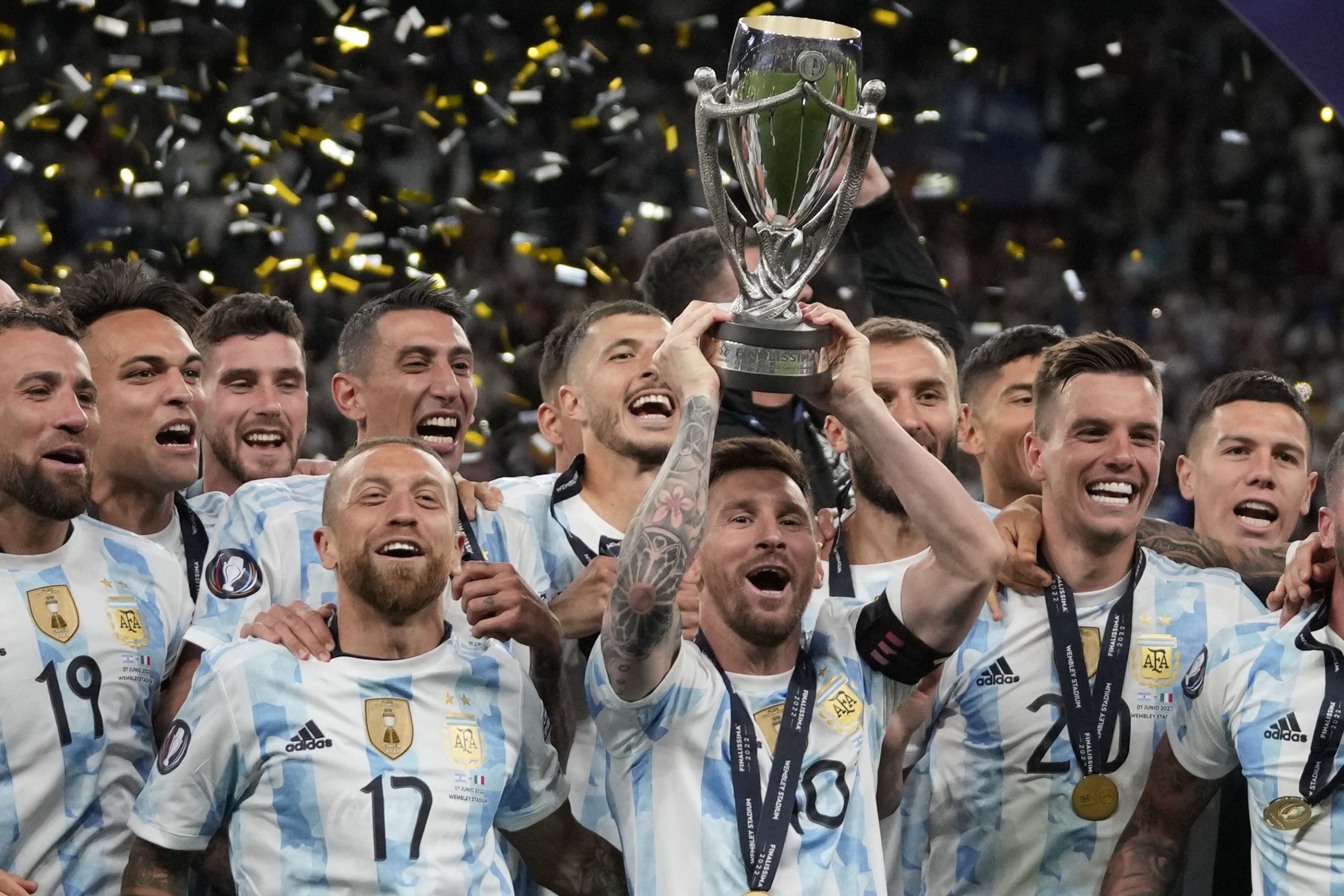 Argentina's Lionel Messi holds a trophy as he celebrates with his teammates after winning the Finalissima soccer match between Italy and Argentina at Wembley Stadium in London , Wednesday, June 1, 2022. Argentina won 3-0. (AP photo/Frank Augstein)