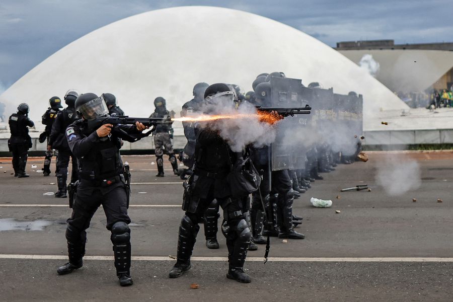Fuerzas de seguridad de Brasil retoman el control de los edificios invadidos por bolsonaristas