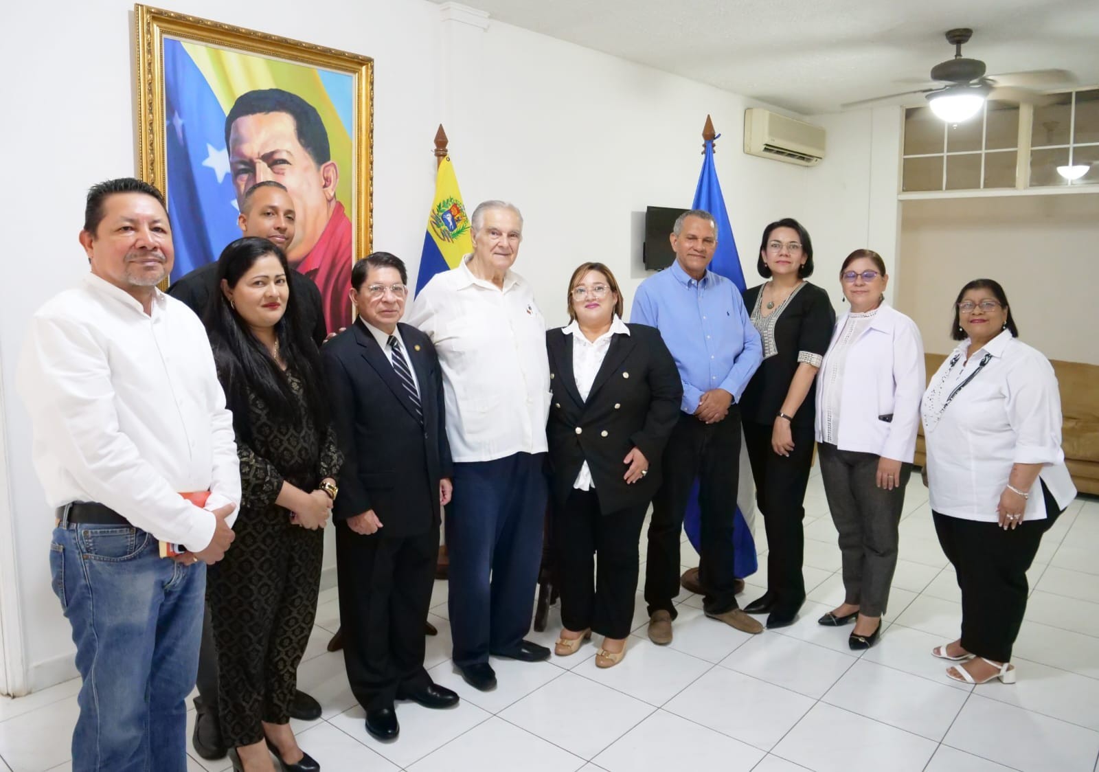 Delegación del gobierno de Nicaragua se reunió para firmar condolencias de la compañera Tibisay