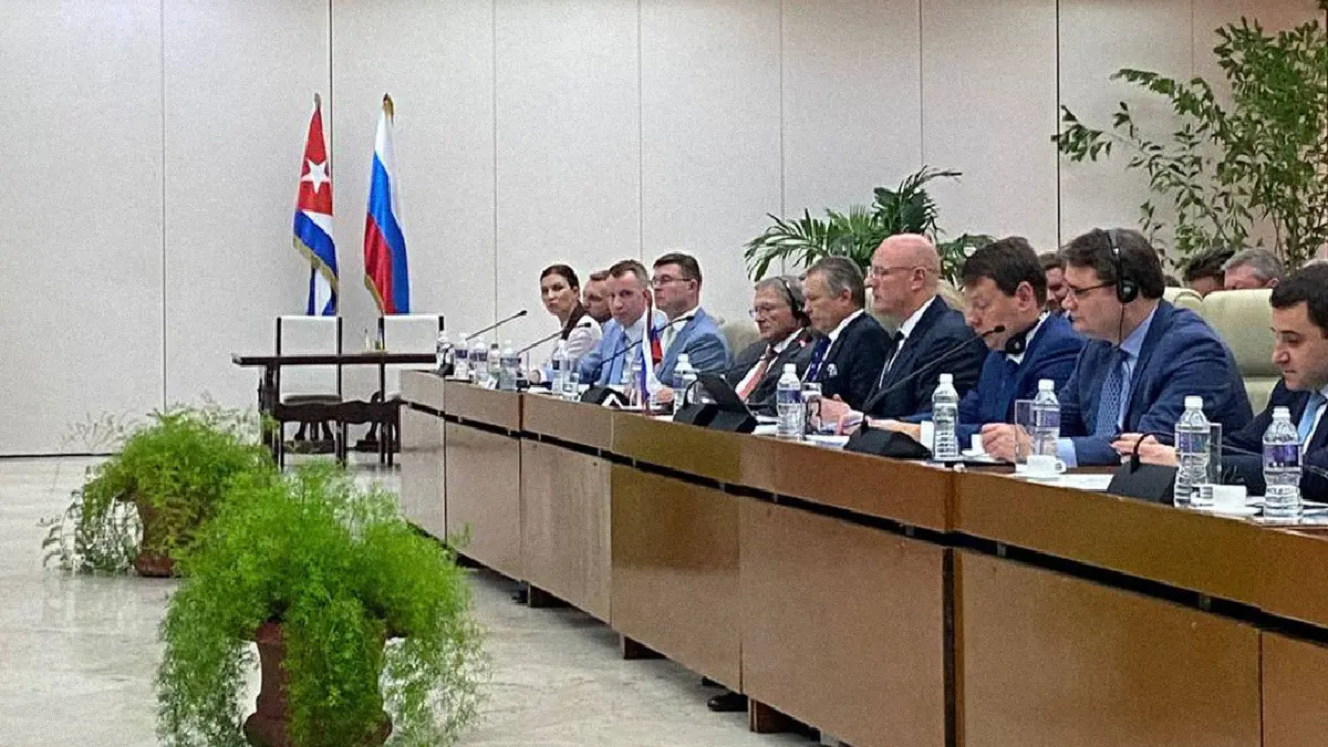 Rusia y Cuba cooperan para acordar la transición a transacciones en rublos