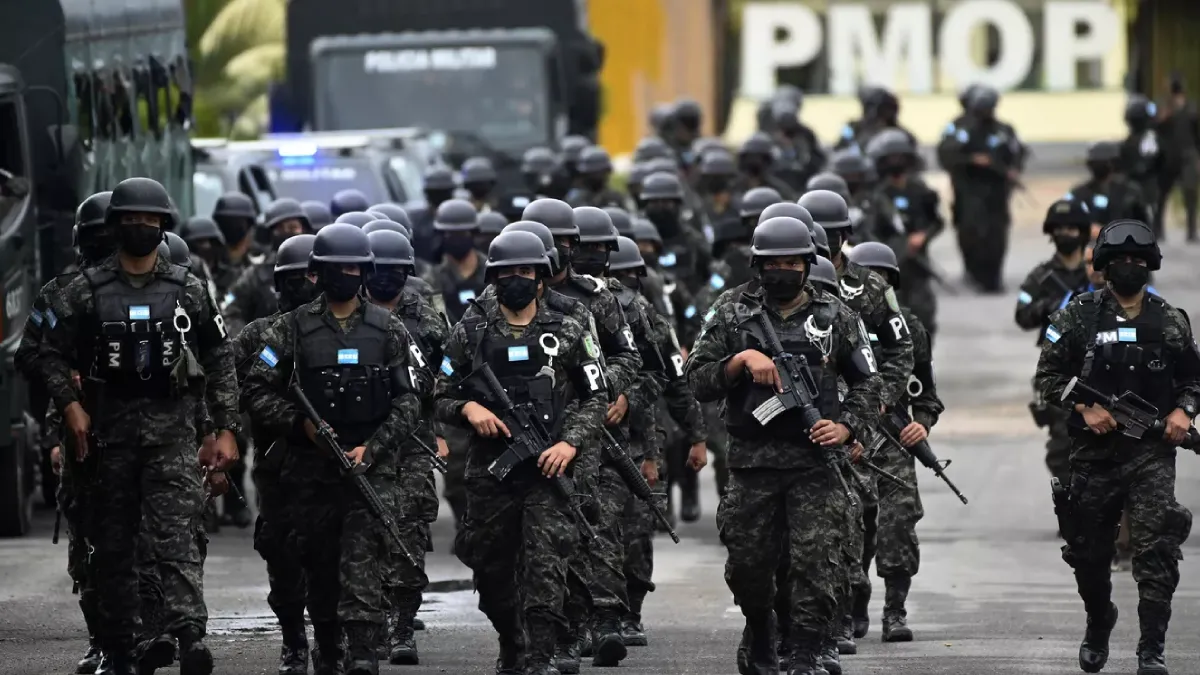 El Gobierno hondureño militariza el sistema penitenciario tras tragedia en cárcel femenina