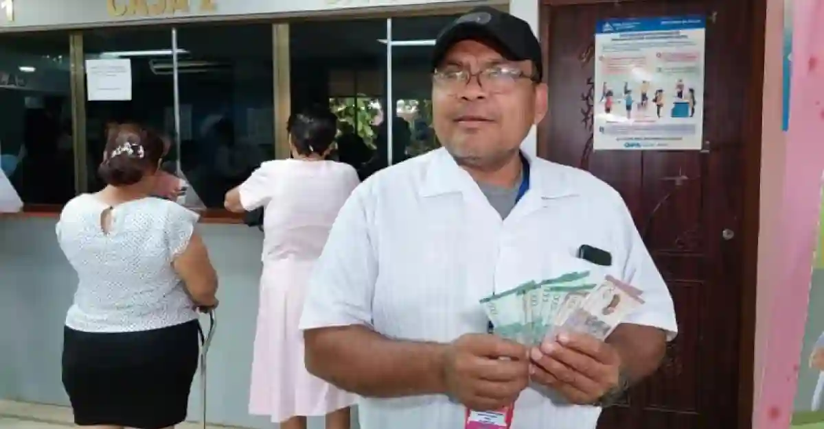 Trabajadores del MINSA gozan del beneficio del pago adelantado correspondiente al mes de julio