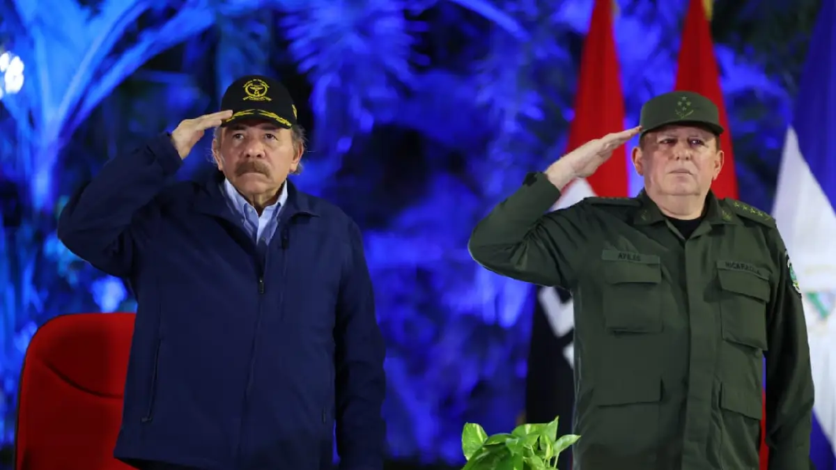 Nicaragua Celebra el 44 Aniversario del Ejército en un Evento Presidido por el Comandante Daniel y la Compañera Rosario