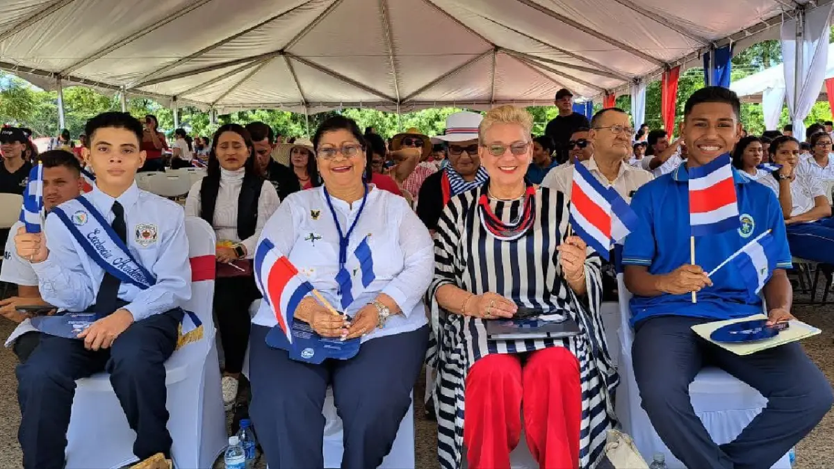 Nicaragua hizo entrega de la antorcha de la Libertad de Centroamérica a la hermana República de Costa Rica