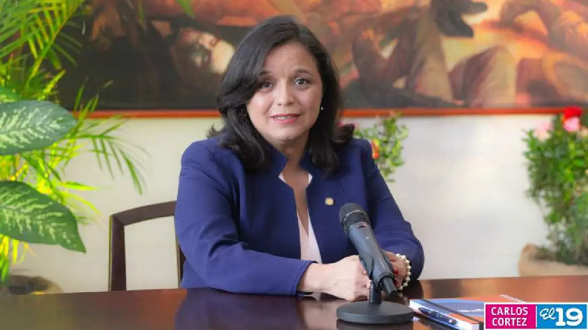 La Compañera Rosario Murillo, en representación del Gobierno de Nicaragua, extendió sus saludos y abrazos a la compañera Ana Elena Chévez, quien asumió como la nueva representante de la Organización Panamericana de la Salud (OPS) y la Organización Mundial de la Salud (OMS) en Nicaragua.