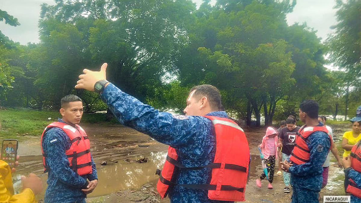 Evacúan a 66 personas ante amenaza de desborde del Río Tamarindo en León por la Tormenta Tropical Sara