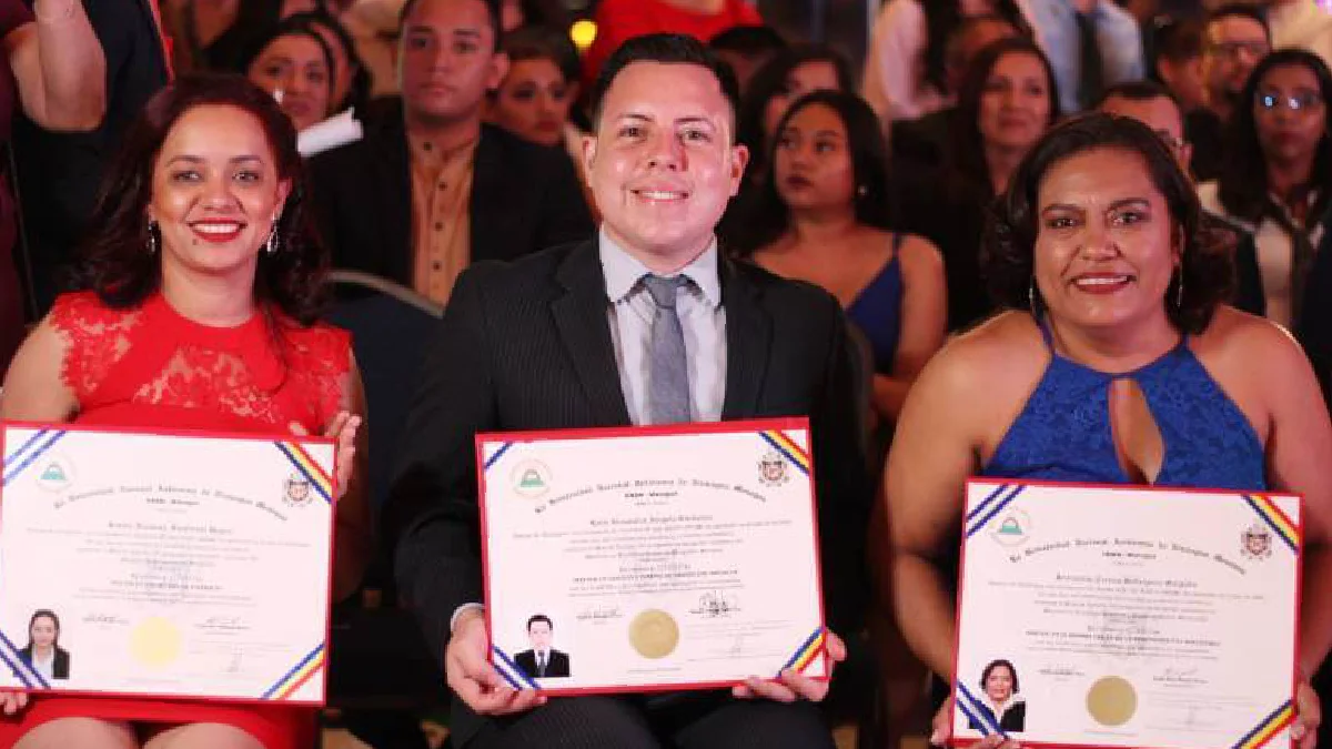 MINJUVE y UNAN-Managua Celebran la Graduación de Jóvenes en Diversas Maestrías