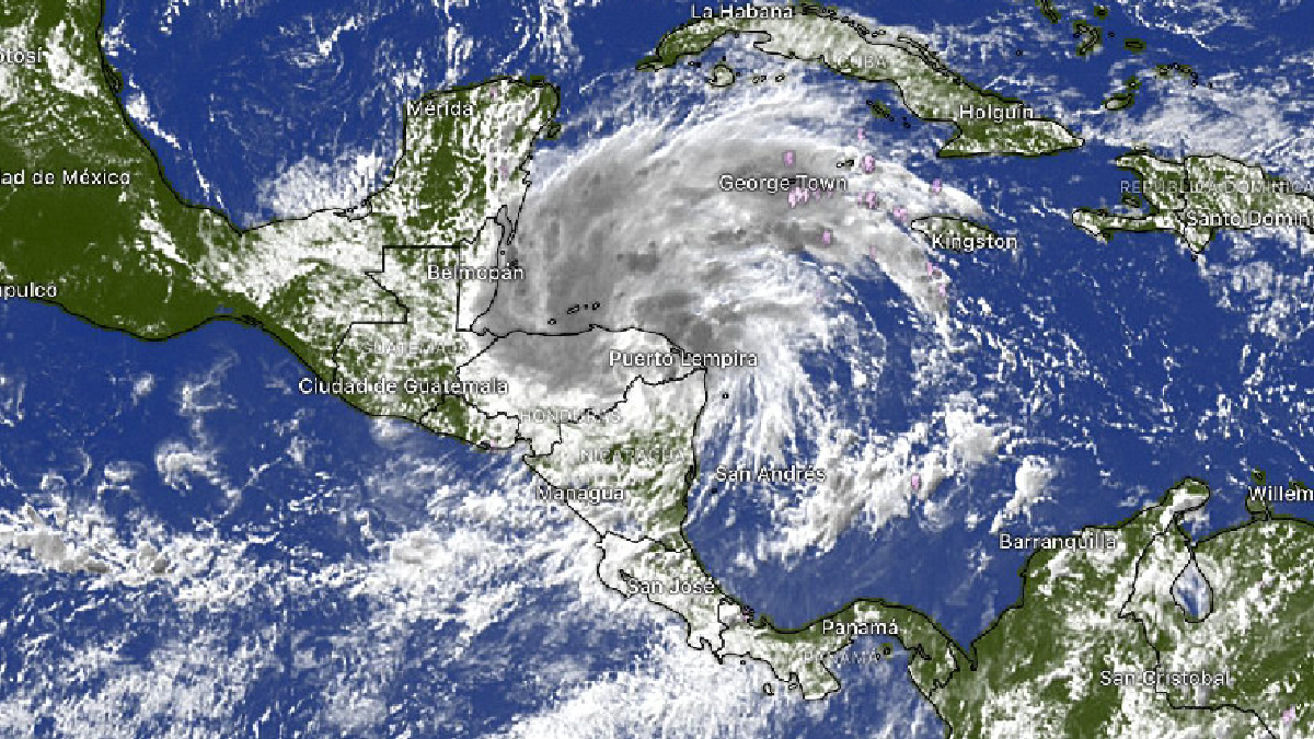 La tormenta tropical Sara ingresó este jueves a unos 165 kilómetros al oeste-noroeste de Cabo Gracias a Dios, en la frontera entre Honduras y Nicaragua.