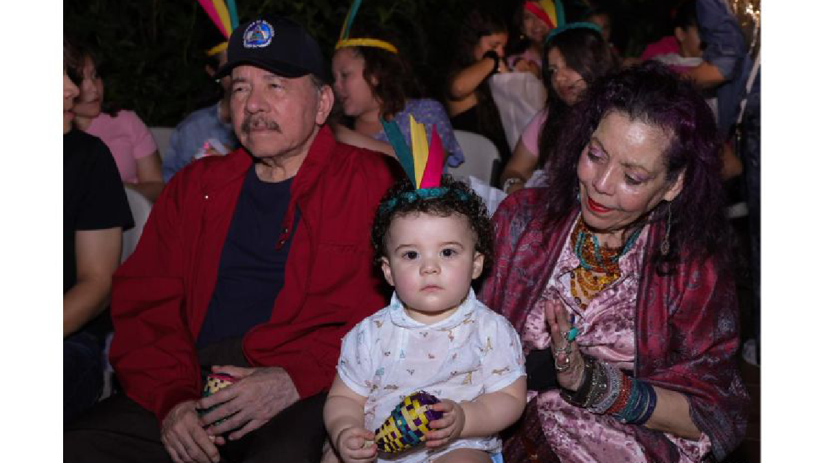 Comandante Daniel y la Compañera Rosario junto a su Familia celebran la Purísima Con Fe y Devoción