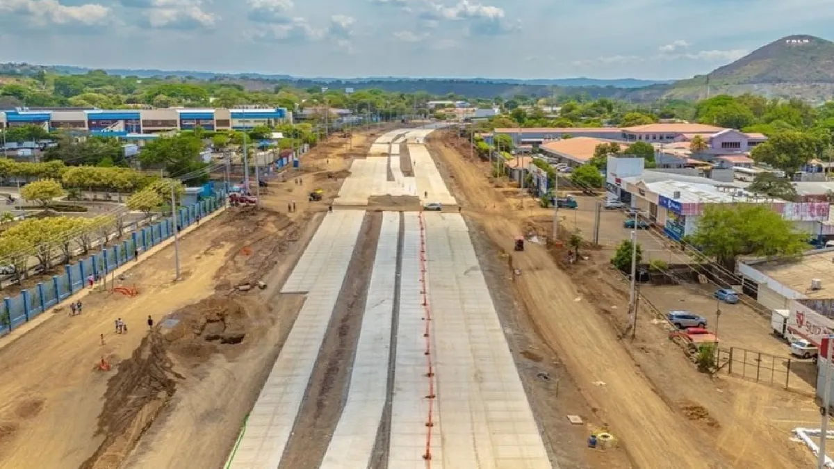 Avanza la construcción de la Pista Héroes y Mártires de la Insurección en Managua