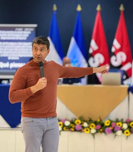 Universitarios Comunicadores fortalecen capacidades con Abraham Istillarte