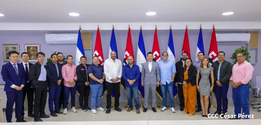 Comunicadores sandinistas se reúnen con el embajador Qu Yuhui