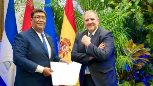 Nuevo Embajador de España presenta Copias de Estilo en la Cancillería nicaragüense