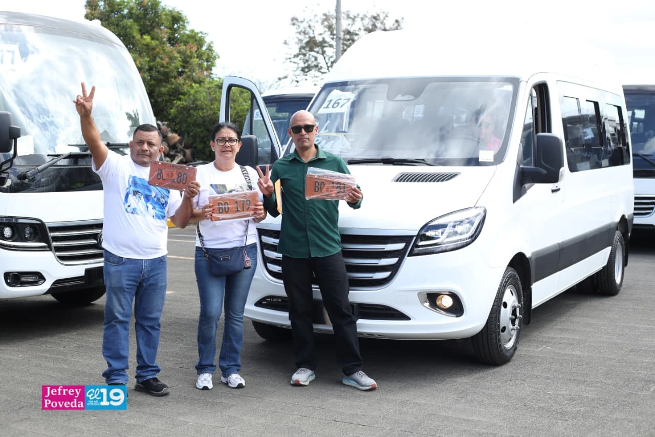 Modernos microbuses Yutong son entregados a transportistas de Nicaragua