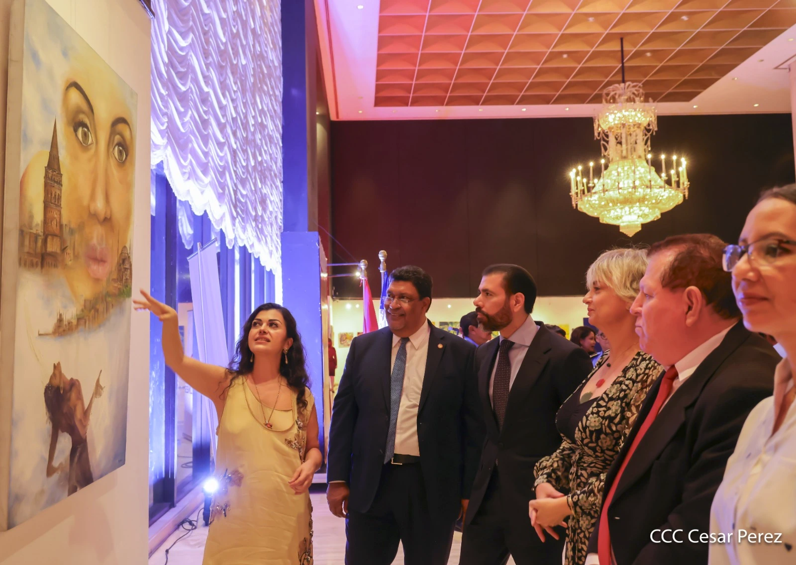 “Cuatro Pintoras de Türkiye” deslumbra en el Salón de los Cristales