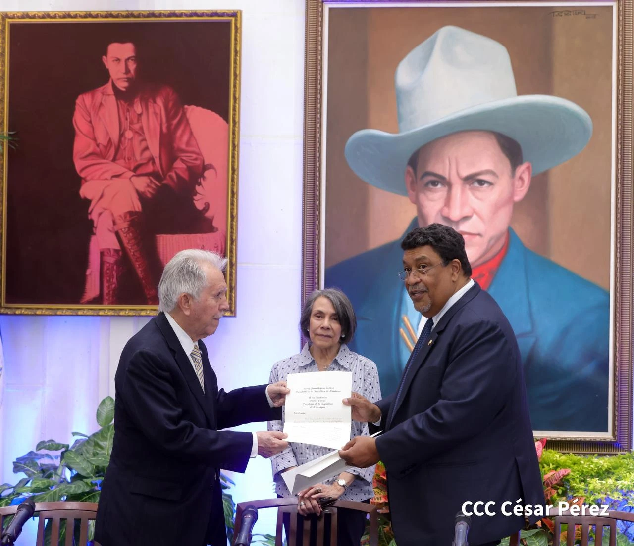 Canciller Valdrack Jaentschke recibe copias de estilo del nuevo embajador de Honduras