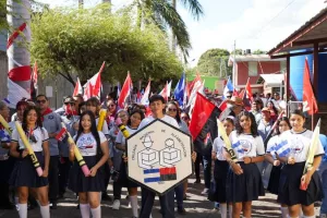 Comunidad educativa inicia celebraciones por los 46 años de la Cruzada Nacional de Alfabetización