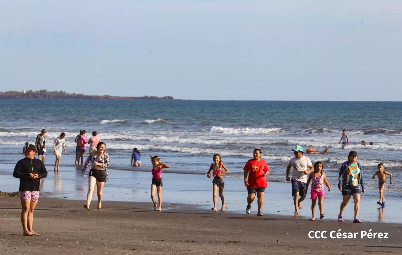 Arranca el verano 2026: familias disfrutan del mar en Playa Paso Caballos