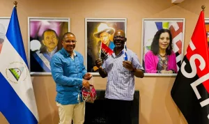 Misión Diplomática de Nicaragua recibe visita del Secretario General del Partido Comunista de Sudáfrica