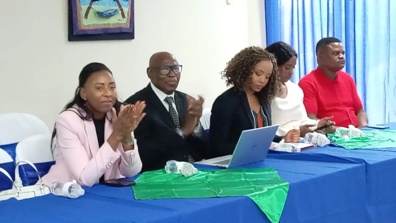 Presidenta del Parlamento de Gauteng comienza agenda en Bluefields con sesión de trabajo en la RACCS