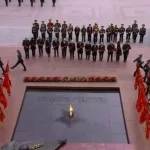 VIDEO: Putin honra a los caídos con ofrenda floral en la Tumba del Soldado Desconocido