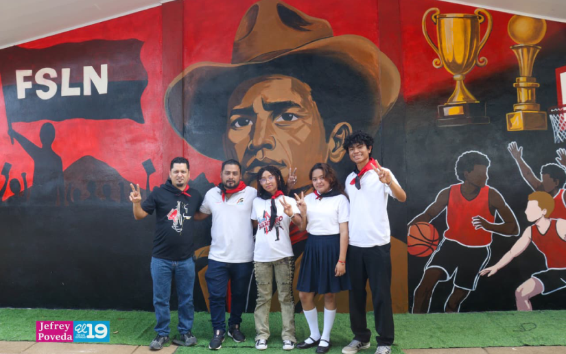 Estudiantes del Colegio General Sandino rinden homenaje al héroe nacional con mural artístico