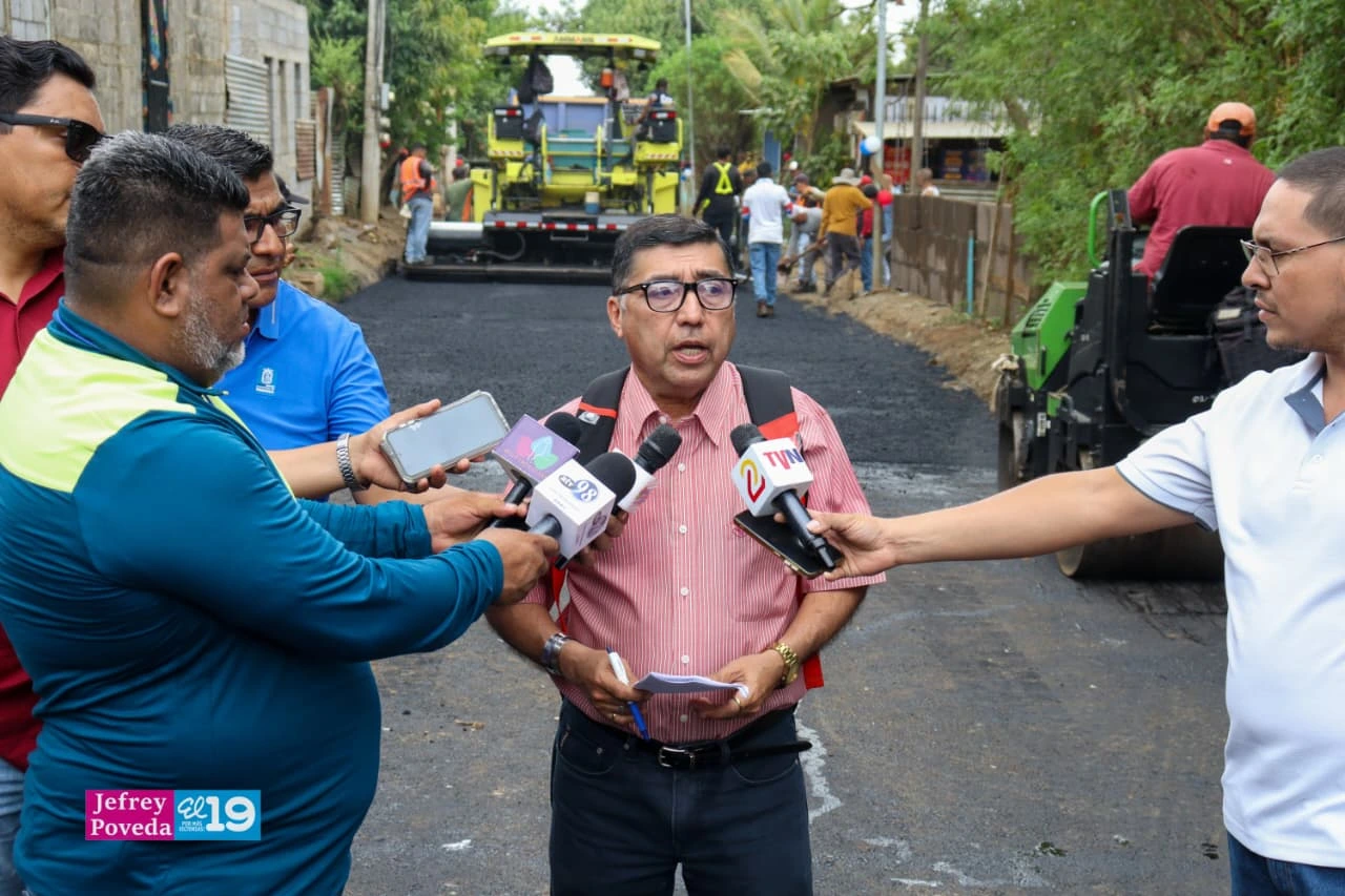 Habitantes de Laureles Sur reciben obras viales previo al Día de las Madres