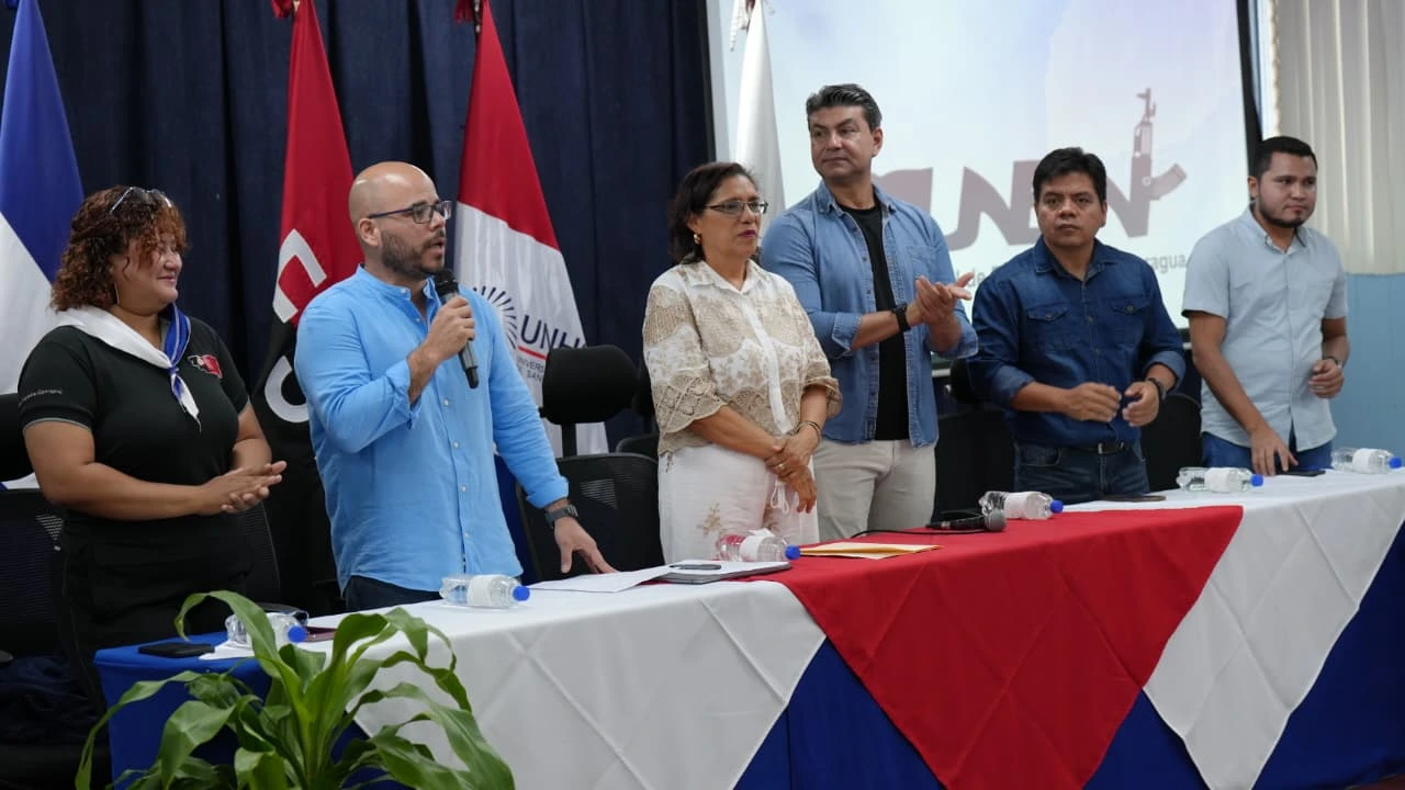Juventud universitaria se capacita en comunicación con especialistas Abraham Istillarte y Ender Núñez