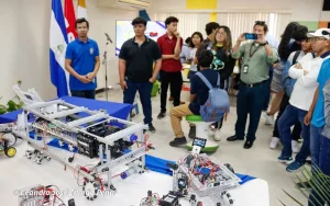 Estudiantes universitarios impulsan desarrollo tecnológico con exposición de robótica