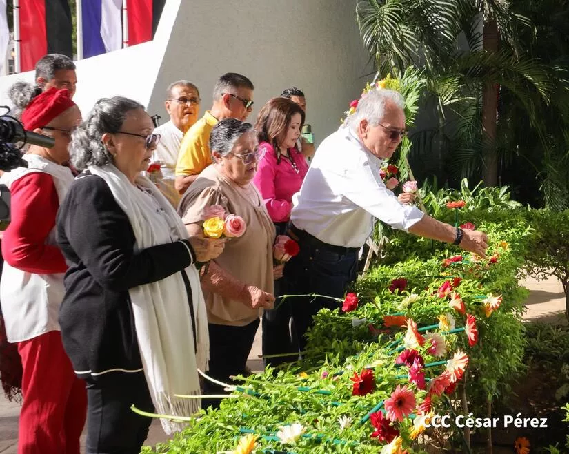 Asamblea Nacional rinde homenaje al General Sandino con depósito de flores en Plaza de la Revolución
