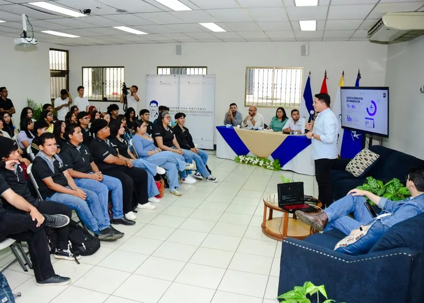 Encuentro de aprendizaje fortalece capacidades de futuros comunicadores en la Universidad Casimiro Sotelo