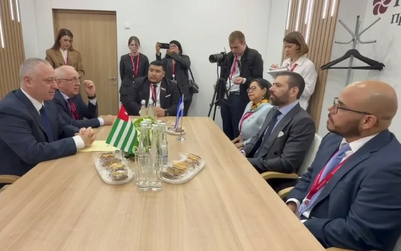Presidente de Abjasia recibe a delegación nicaragüense en el Foro Económico Internacional de San Petersburgo