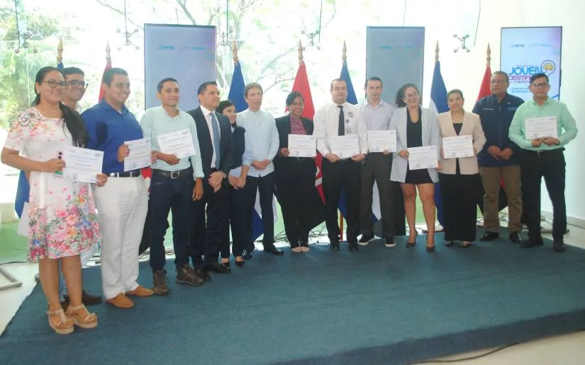 Premio Nacional al Joven Científico e Investigador 2026 es entregado a jóvenes destacados
