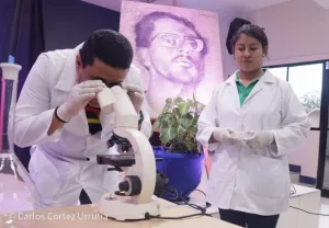 Universidad Nacional Casimiro Sotelo destaca el poder de la ciencia y la innovación con la conferencia «Ciencia convertida en soluciones».