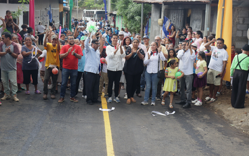 Más progreso para el Distrito III: entregan ocho nuevas calles en el barrio Luis Alfonso Velásquez Flores