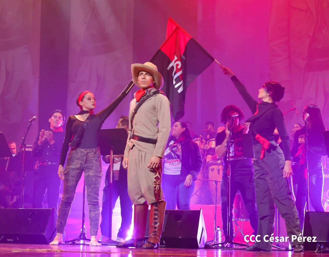 “Cantos a la Revolución” llena de emoción el Teatro Nacional Rubén Darío en saludo al 47/19