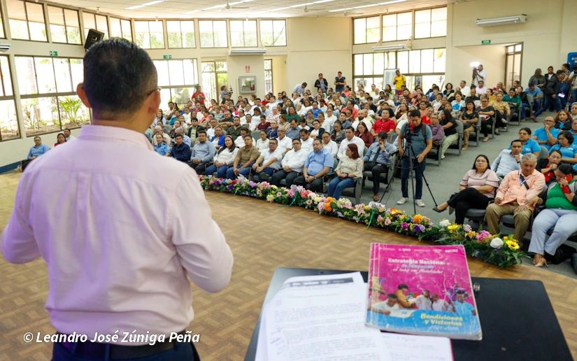 Más de 60 mil docentes culminan seminario sobre Historia e Identidad Nacional