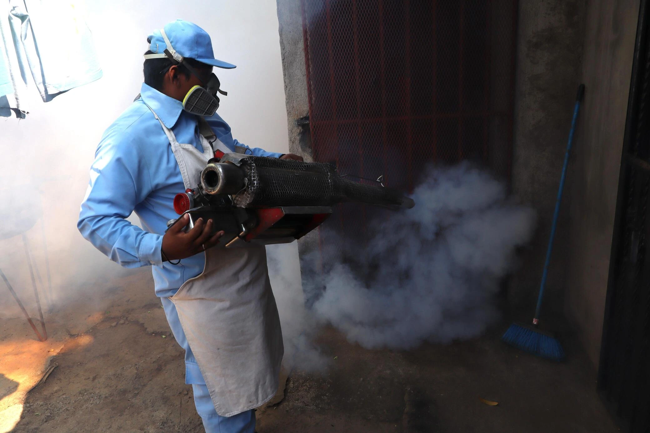 MINSA intensifica lucha contra el dengue con fumigación en el barrio Germán Pomares