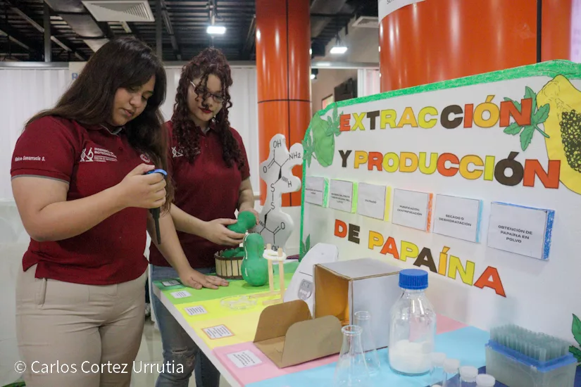 Estudiantes de la UNHSJM presentan proyectos de innovación biotecnológica y emprendimiento