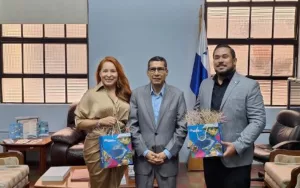 Embajada de Nicaragua realiza visita de trabajo al Archivo Nacional de Panamá