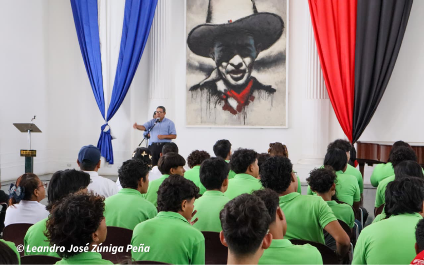 Conferencia revive la historia de la Toma del Palacio y su trascendencia revolucionaria