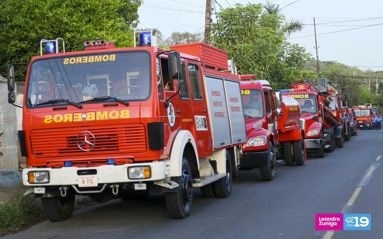 Bomberos Unidos movilizan ocho vehículos de emergencia para nuevas estaciones en León y Managua