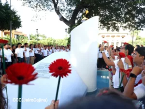 Comandante Tomás Borge Martínez, el gigante inclaudicable del amor por Nicaragua, recibe homenaje con música, poesía y flores