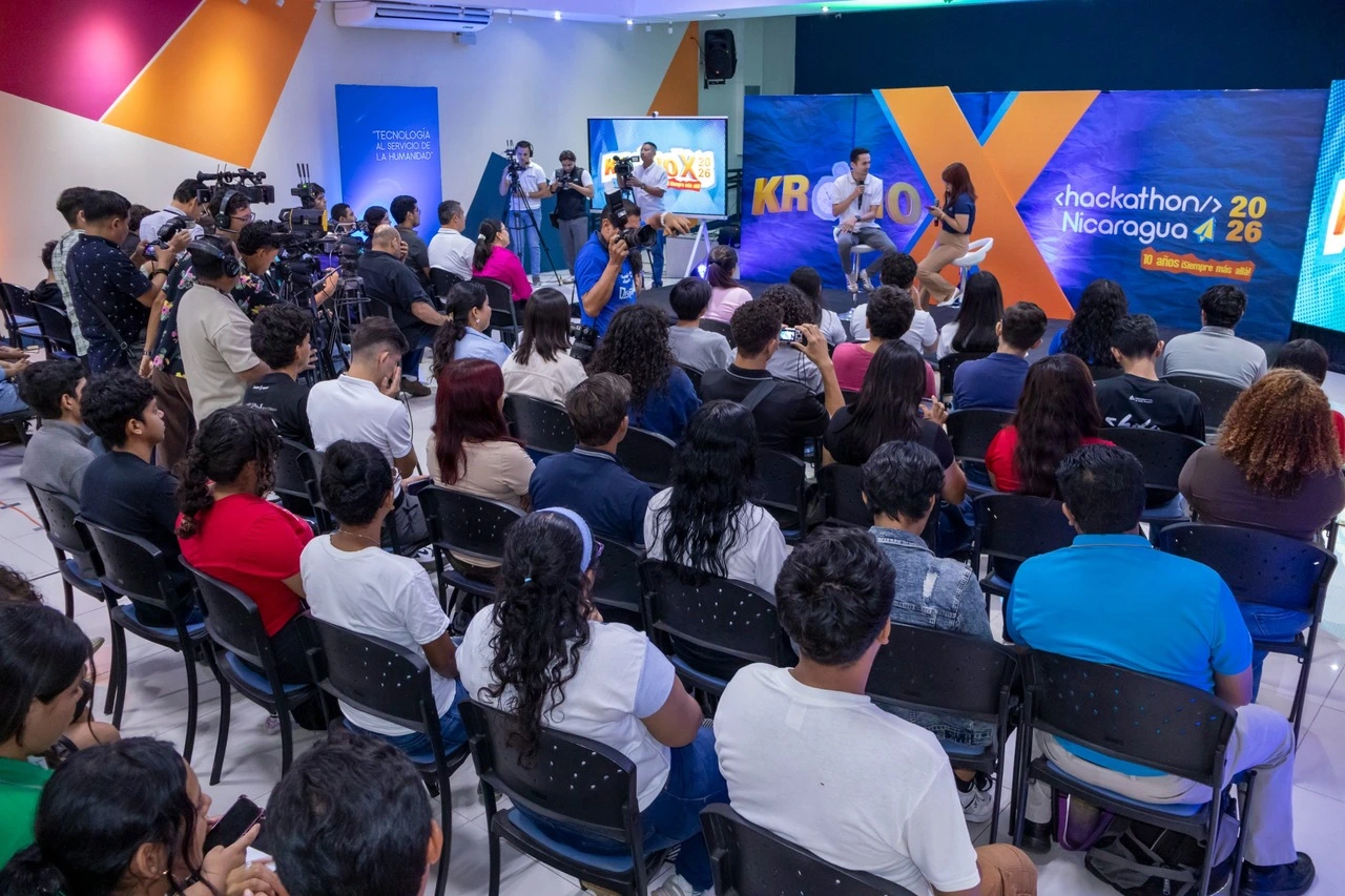 Presentan temática oficial Hackathon Nicaragua Kronox 2026, 10 años ¡Siempre Más Allá!