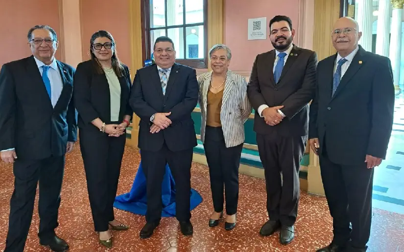 En Inicio de Fiestas Patrias en El Salvador