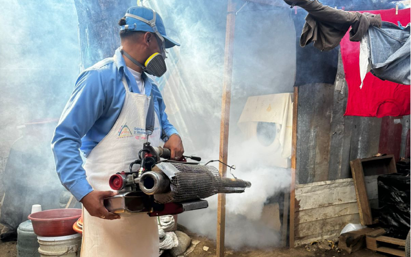 MINSA fumiga más de 700 viviendas en el barrio B15 de Managua para combatir el dengue, zika y chikungunya