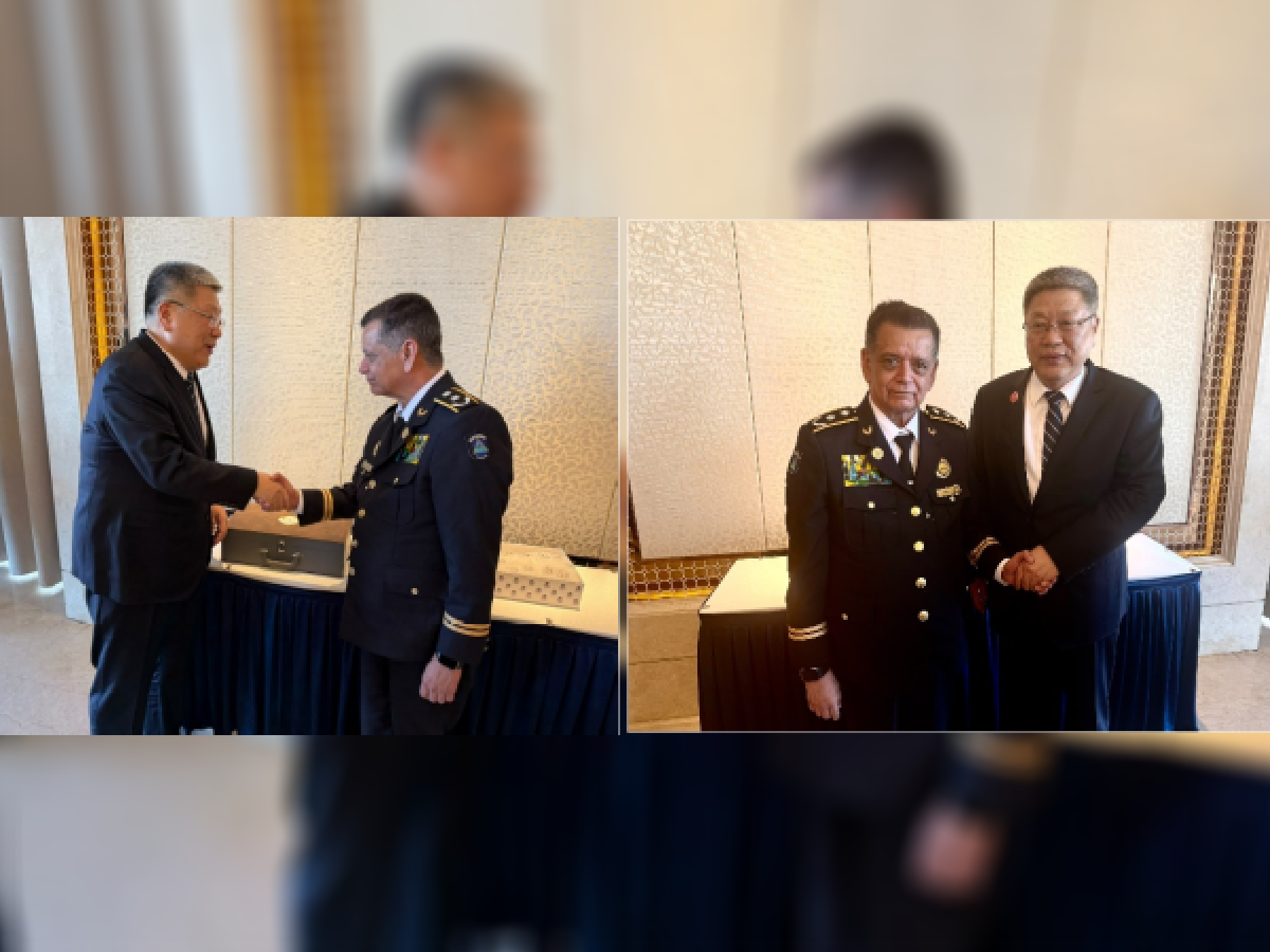 Con Viceministro de Seguridad Pública de la República Popular China