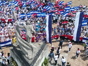 Galería fotográfica: Juventud ante Héroes de San Jacinto